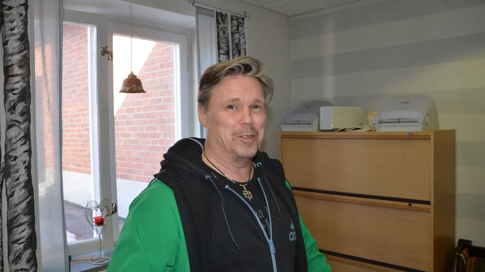 Stefan Lindmark är bekymrad över att ingen söker jobbet på Östra hörnet.