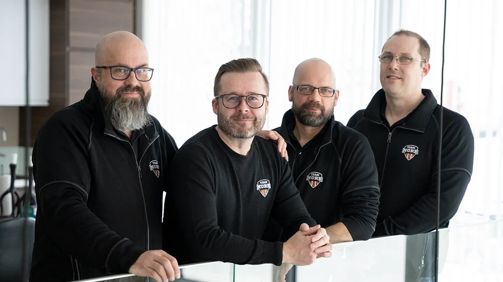 ”Vi på TeamNorr kan hjälpa norrländska företagare genom att göra en säkerhetsgenomgång, titta på vilka eventuella svagheter som befintlig IT-miljö har och hur man på bästa sätt kan täppa till dessa”, säger Håkan Olovsson, här tillsammans med kollegorna Peter Gustafson, Jonas Ek och Fredrik Hjälte.