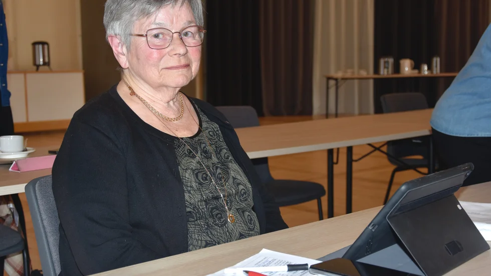 Ethel Björkman säger att minskat bidrag drabbar den stora föreningen, PRO Kalix, väldigt hårt.