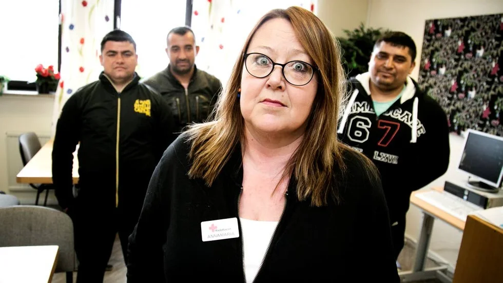 Anna-Maria Bauer och tre EU-migranter.