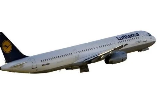 STOCKHOLM 2008-09-12 

Ett Airbus 320 flygplan tillhörande Lufthansa startar från  Arlanda flygplats på fredagskvällen. Det kan bli Lufthansa som tar över SAS. Aktien skenade efter att bolaget bekräftat att diskussioner förs med andra flygbolag. Dock utan att nämna Lufthansa vid namn. Det råder våldsam turbulens i flygbranschen. Överkapacitet och skyhöga bränslepriser urholkar flygbolagens lönsamhet och alla talar med alla om samarbeten eller fusioner. 

Foto: Henrik Montgomery / SCANPIX Kod:10060