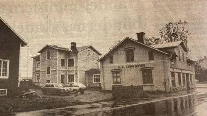 Det sista handelshuset i Piteå, E.A Lundqvist, revs på 1980-talet, trots att det fanns med i kommunens bevarandeplan. Det blev för dyrt att rusta upp fastigheten ansåg de styrande.
