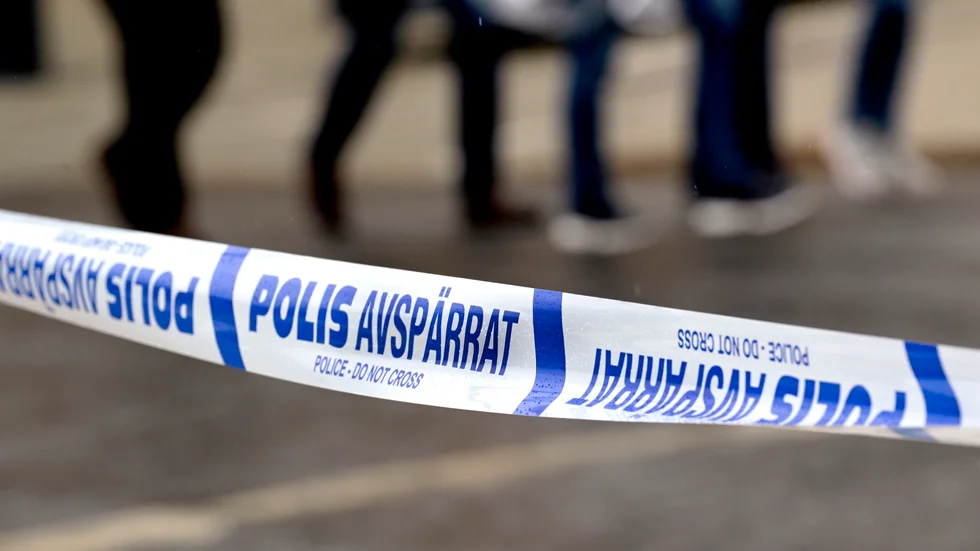 Det går att rymma från HVB-hem, det går att be föräldrar och syskon att dra åt helvete. Om knark, stålar och vapen lockar mer. 