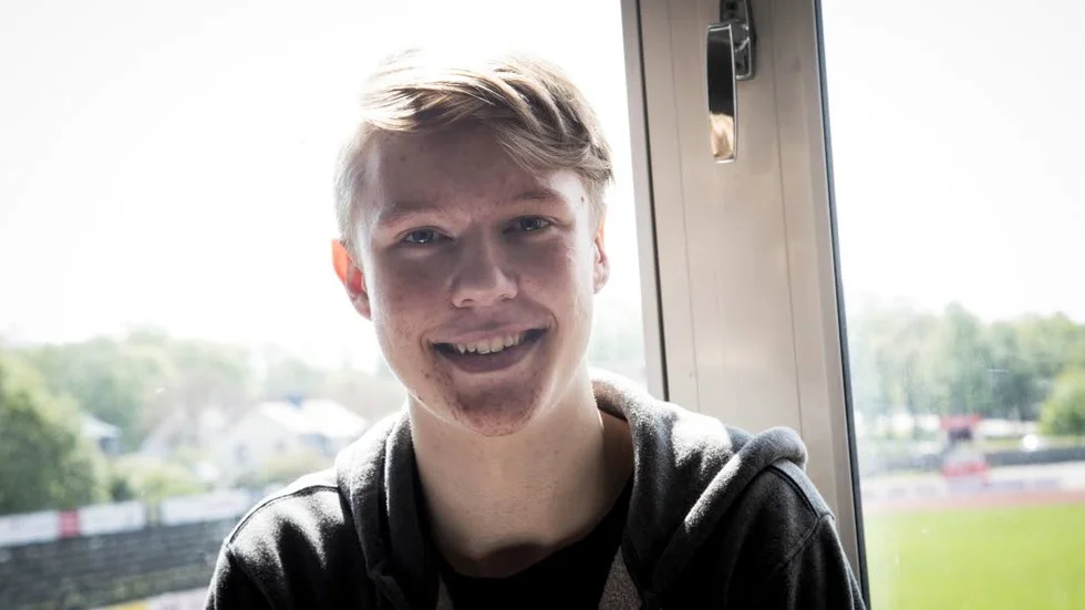 Tävlingens vinnare, Simon Thomasson, är bäst på ord av alla i årskurs nio på Solbergaskolan.