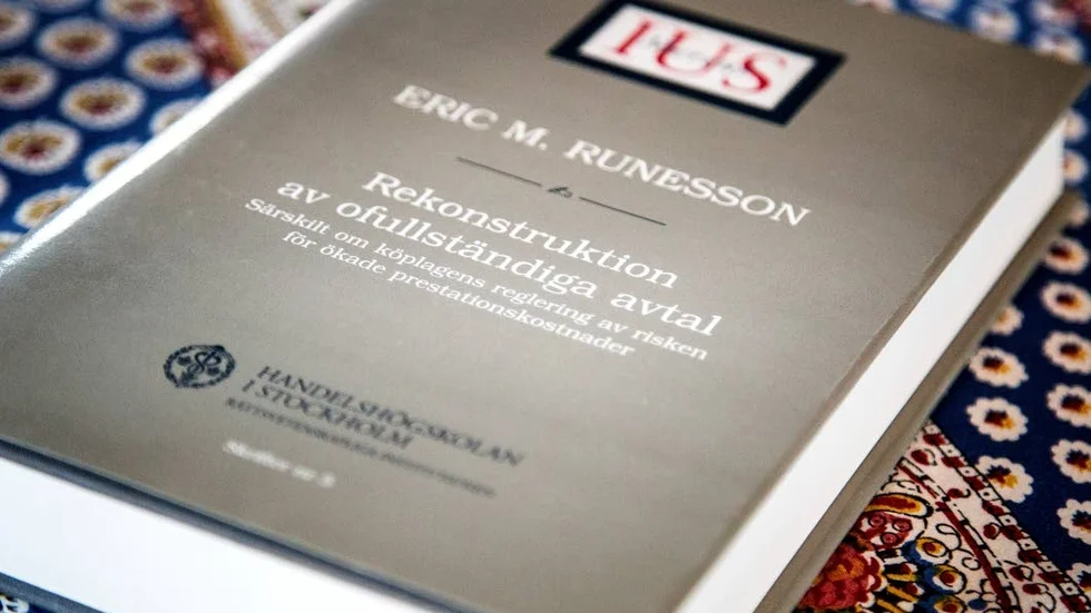 Kanske inte Nobelprislitteratur men en tungviktare på det juridiska området är  hans avhandling.