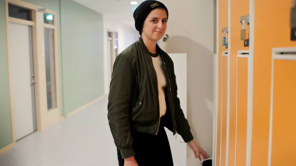 För tillfället är Judits arbetsplats förlagd till Wisbygymnasiet där hon tar studenten i vår.