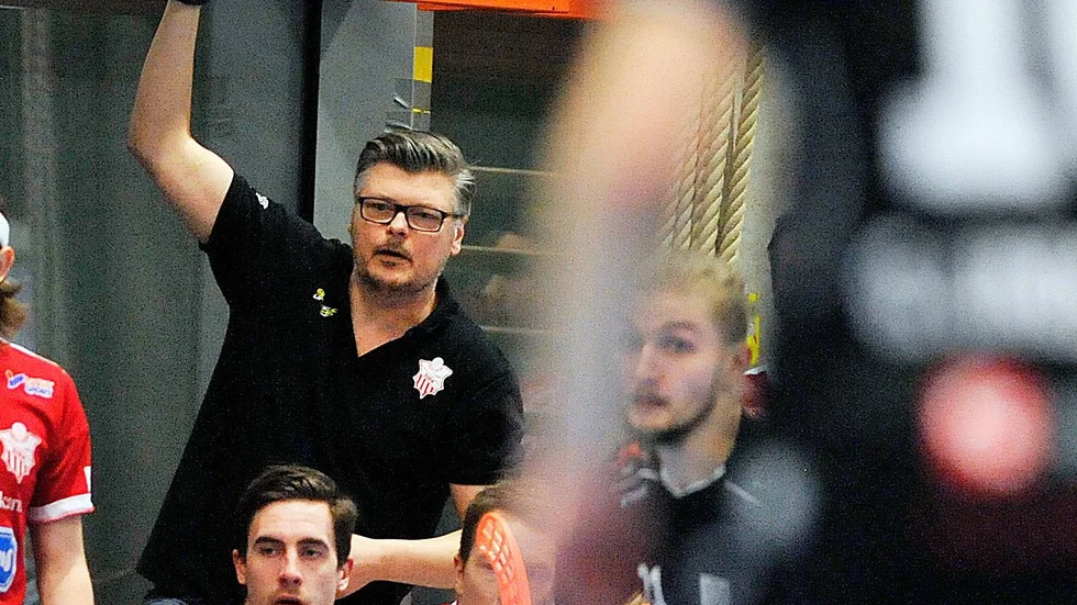 Peter Lund fortsätter som tränare i Strängnäs IBK i ytterligare två säsonger.