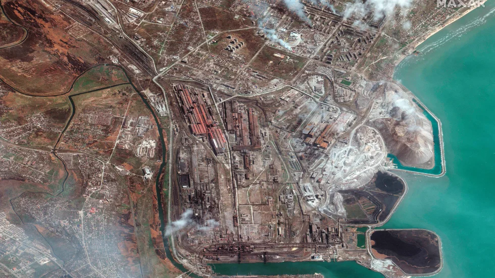 Det stora stålverksområdet i Mariupol sett i en satellitbild från 9 april.