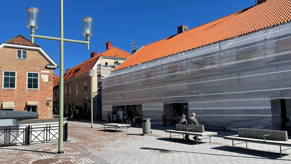 Mauritzonska fastigheten renoveras just nu utvändigt. Men kommunen vill kunna göra insatser även invändigt.