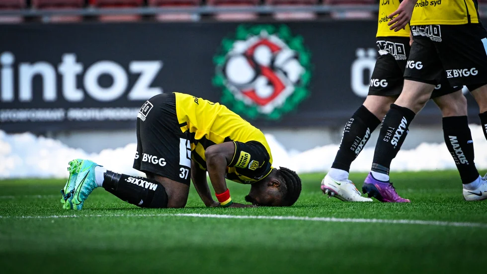 Ibrahim Sadiq jublar efter att ha gett Häcken ledningen mot Degerfors.