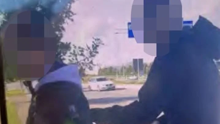 15-åringen och en kamrat till honom filmades av ett vittne i samband med händelsen. (Bilden är hämtad ur förundersökningen.)