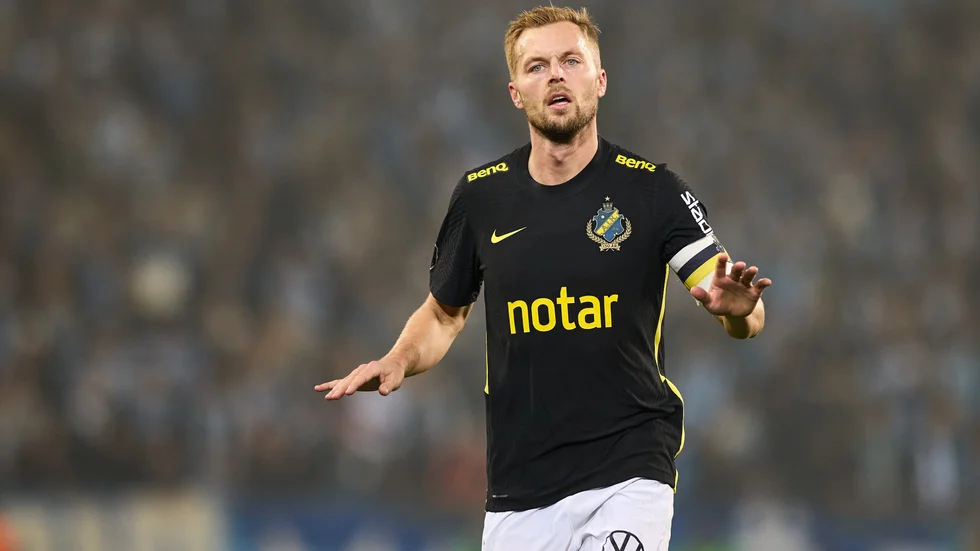 AIK:s lagkapten Sebastian Larsson under en match mot Malmö FF. Arkivbild.