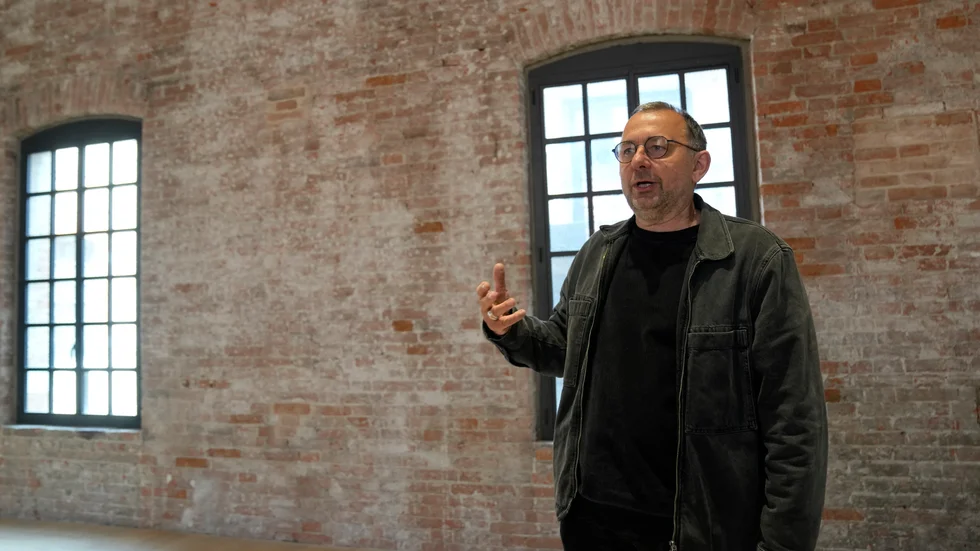 Pavlo Makov är en av flera ukrainska konstnärer som medverkar på Venedigbiennalen i Italien.