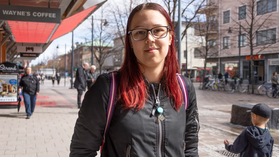 Sofia Jonsson, 21 år, jobbar som motorskadereglerare.