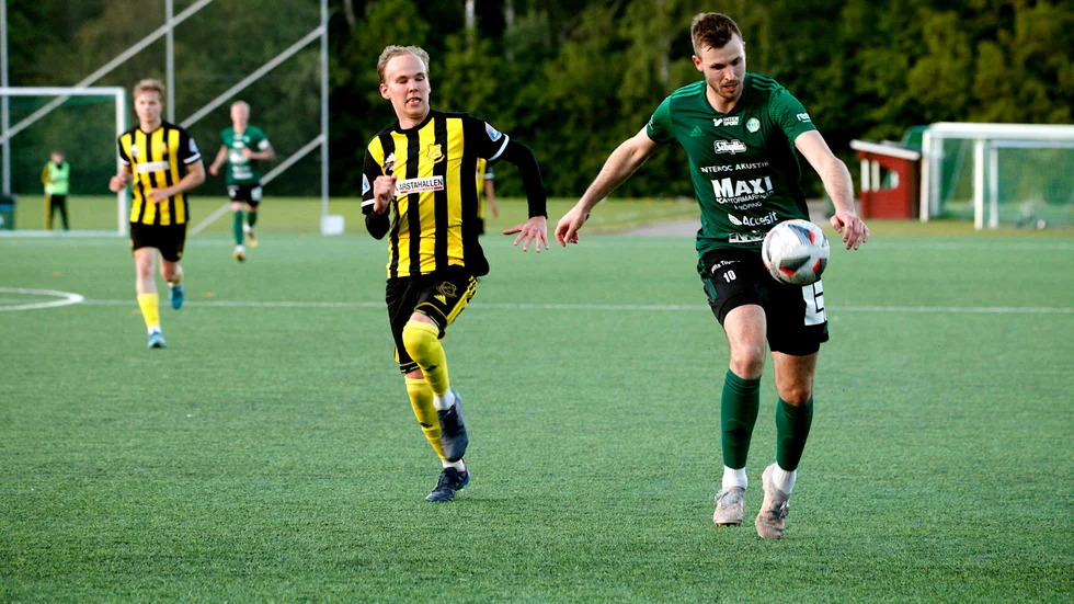 Linus Zetterström gjorde tre härliga mål för ESK.