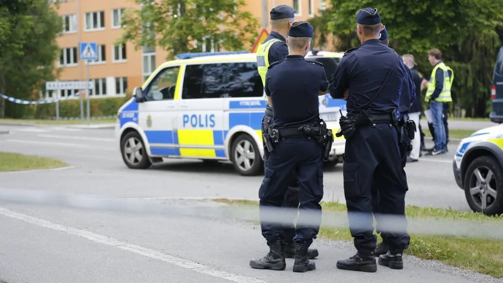 Polis, var god vänta! Det talas ofta om vikten av att vara närvarande i problemtyngda förorter men landsbygden verkar ha glömts bort.