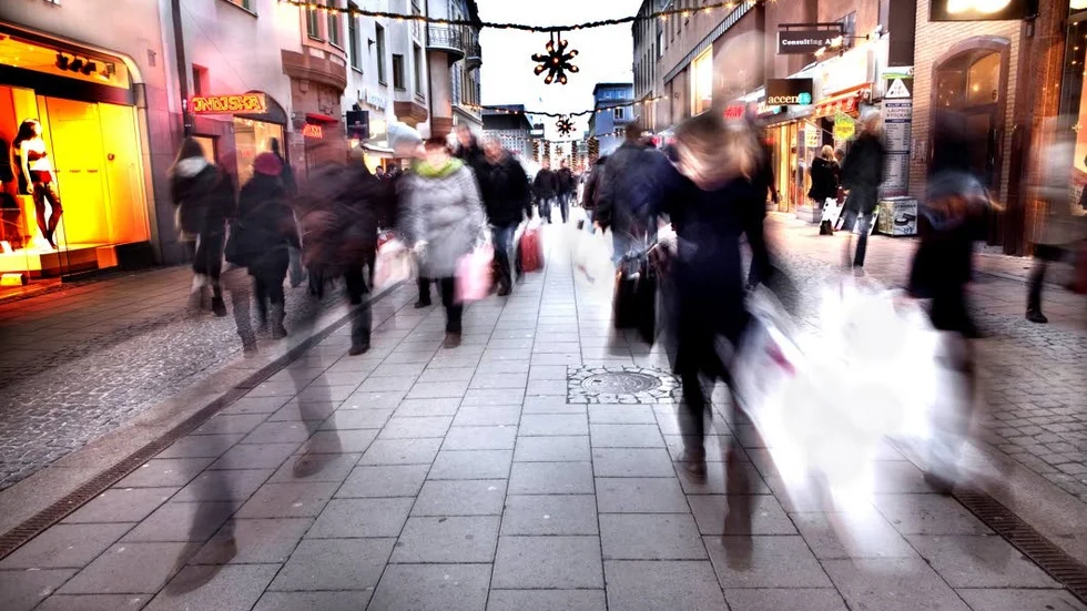 Svettigt i julruschen? Här är tipsen på hur du slipper stressen och lyckas locka till många leenden på den stora paketöppningen.
