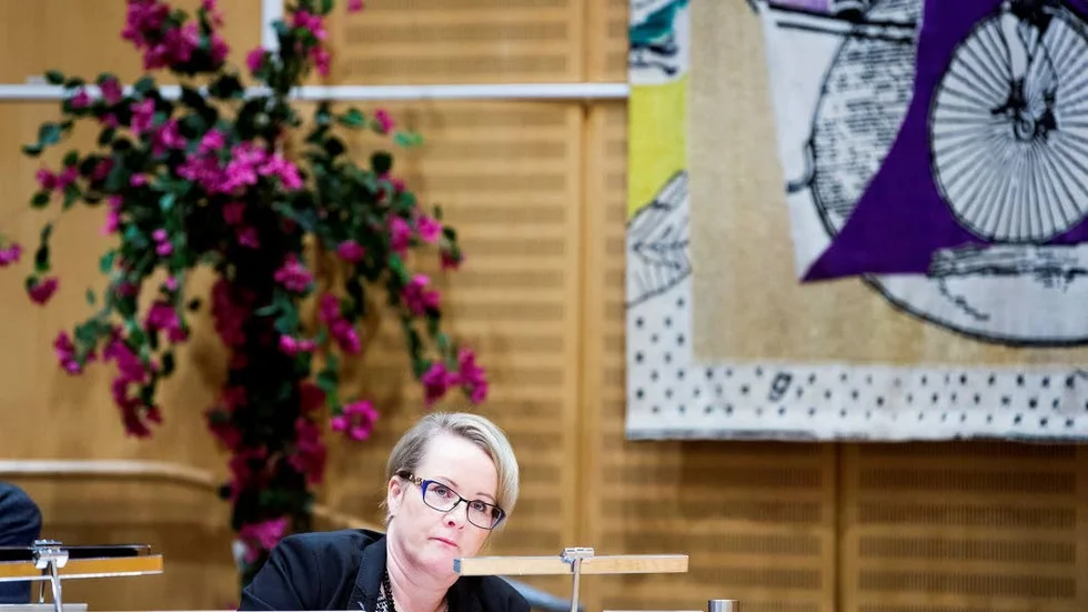 Inte imponerad. Maria Stenberg kritiserar sin partikamrat Sten Nylén.