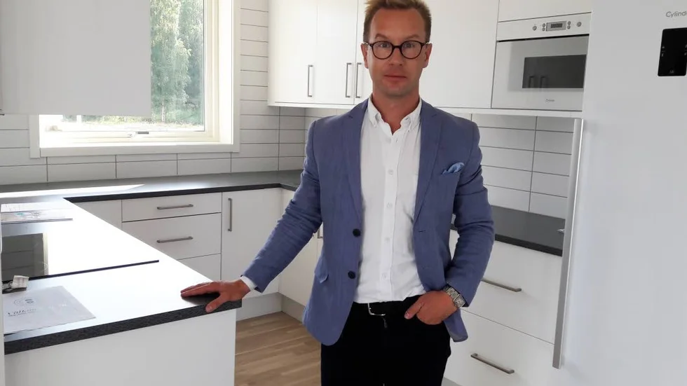 INTRESSERADE FINNS. John Nilsson säger att ett tiotal har visat intresse för Skärgårdsvägen 14 i Kalix-Nyborg.