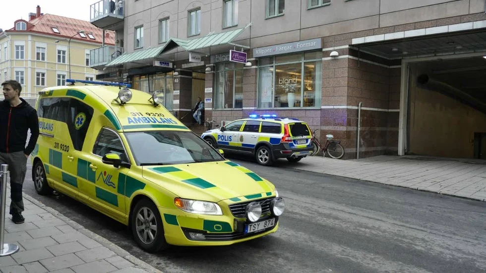 OLYCKAN. En kvinna skadades när två parkerade bilar kolliderade utanfrö Ica Supermarket i centrala Luleå.