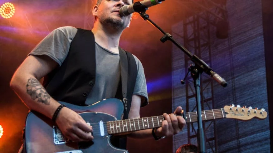 Sångaren Tony Björkenvall ser fram emot att släppa nytt material med Willy Clay Band.