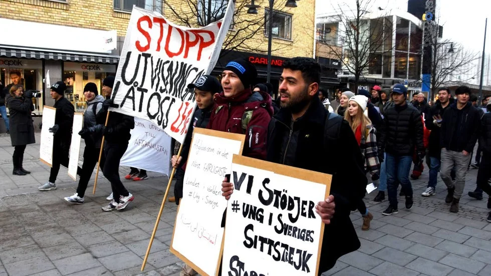 Kampen inte över. Den nya överenskommelsen inom regeringen hindrar inte att ungdomar kan utvisas till exempelvis Afghanistan.