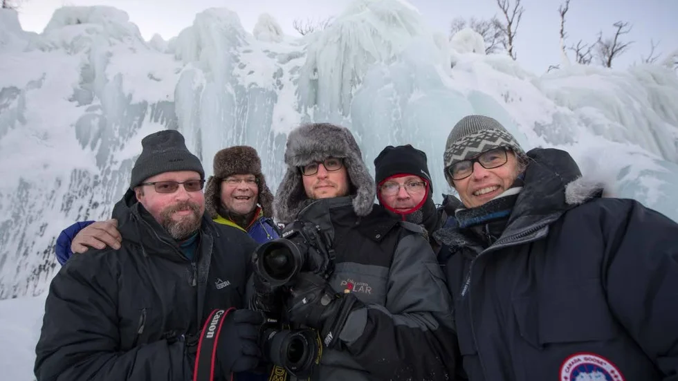 Vargavinter. Jonas Björnfot, Peter Erixon, Per Lundström, Ove Westman och Reino Jillker. Fotogruppen Vargavinter som den här gången valde Abiskoområdet för sin fotoexkursion. Tidigare har de gjort fotoresor till bland annat Lofoten och björnarnas rike i Finland.
