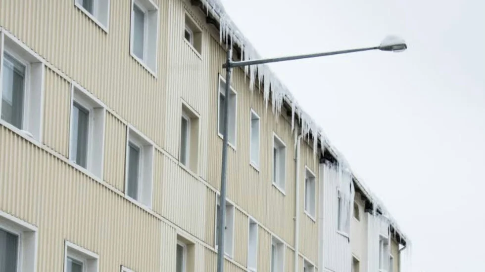 Istappsproblem. Den extrema vinterna har gjort att istappar har blivit ett stort problem.