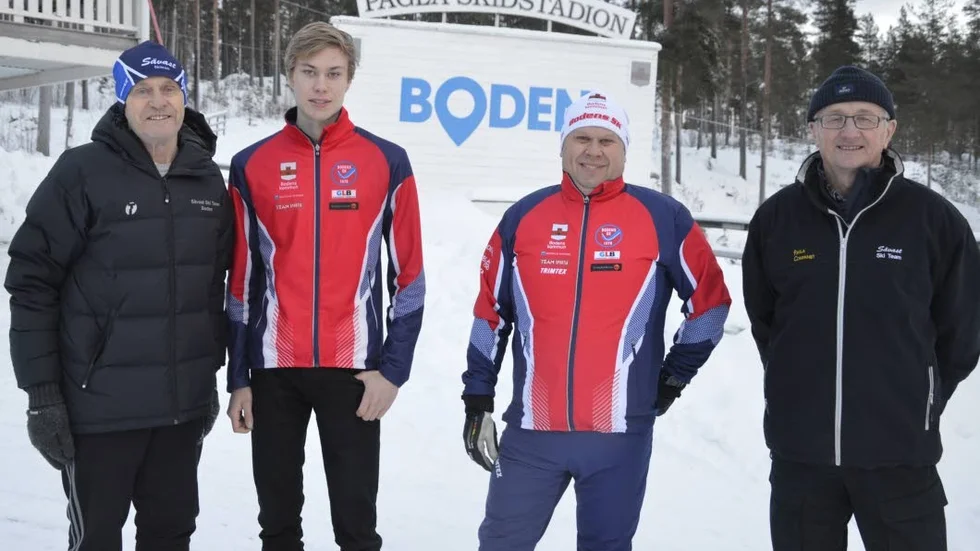 Från vänster; Tävlingsledare Göran Honkamaa, aktive tävlande Valdemar Nilsson, banchefen Olof Bergh och stadionchefen Bernt Ekström.