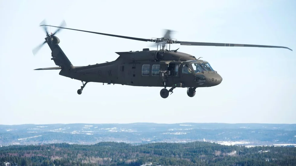Svarta hökar. Tre av försvarets "Black Hawks" gästar Luleå och flyger intensivt i övningen Vintersol.