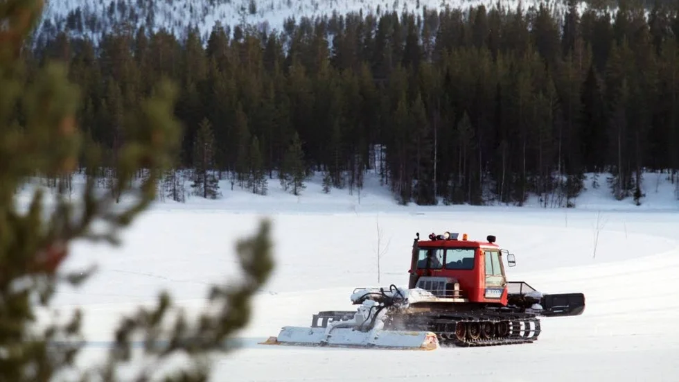 Ny maskin. Övertorneå kommun hoppas kunna hyra en pistmaskin från en närliggande skidbacke. "De behövs mest tidigt under säsongen, och det är för dyrt att köpa en, men det finns ju maskiner ganska nära till hands" säger Leif Häggbo på kommunen. OBS! Pistmaskinen på bilden har inget med artikeln att göra.