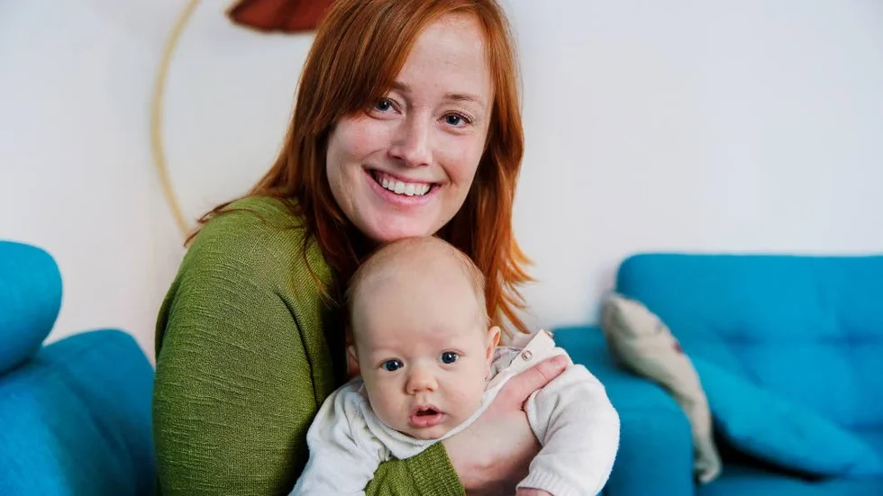 Författare. Sofia Rutbäck Eriksson, här med sonen Ture, har skrivit spännande böcker för barn tidigare. Nu har hon, tillsammans med konstnären och ilustratören Maria Lindgren, gjort en bok om änglabrorsan som inte kom.