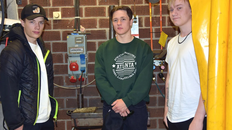 Licensierade rörsvetsare. Albin Hellman, Oliver Eastwood Johansson och Kim Enholm lämnar i dagarna skolan.