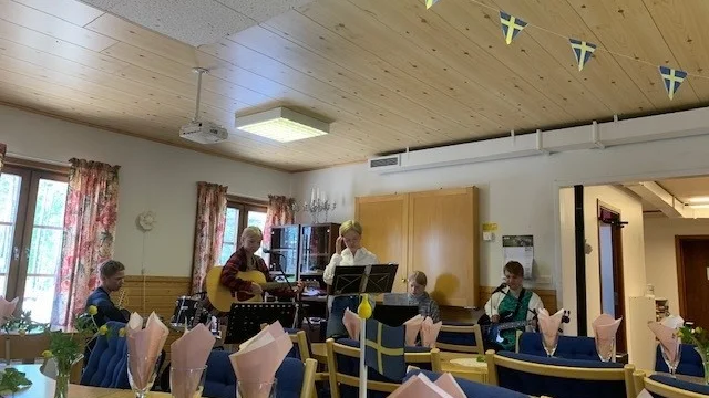 Nationaldagen firades bland annat med sång och musik av Lämlarna.    