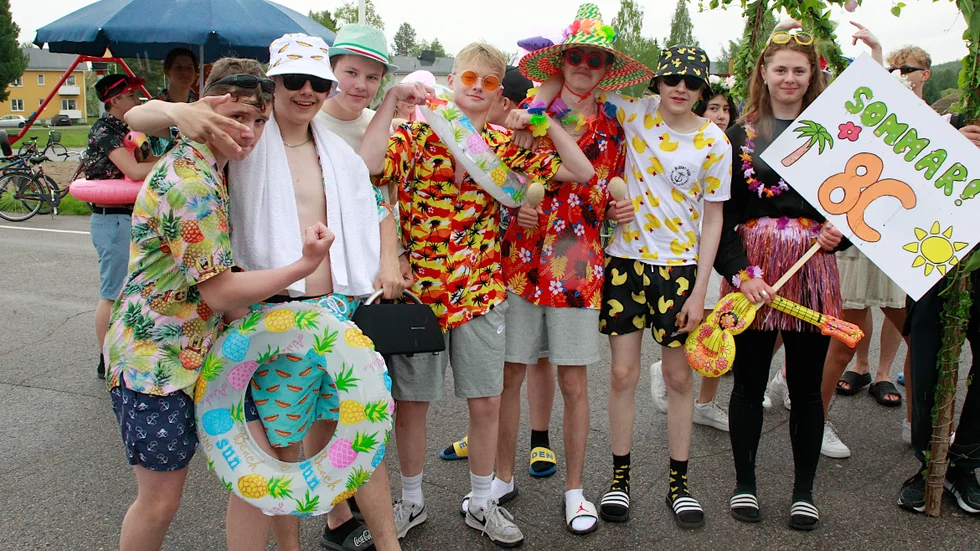 Regnet bekom inte Elvis Nilsson, Mattias Landström, David Lindmark, Isak Gårding, Edvin Lindvall, Liam Ölund eller Svea Pettersson. De gav järnet med sin sommarfest med discoversionen av Country Roads på högsta volym i högtalaren.