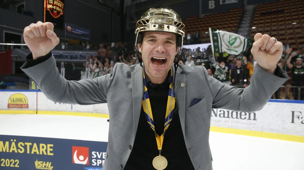 Tomas Mitell firar SM-guldet.