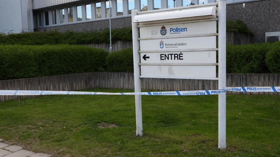 Polishuset spärrades av under söndagen med anledning av Rasmus Paludans besök i Norrköping.