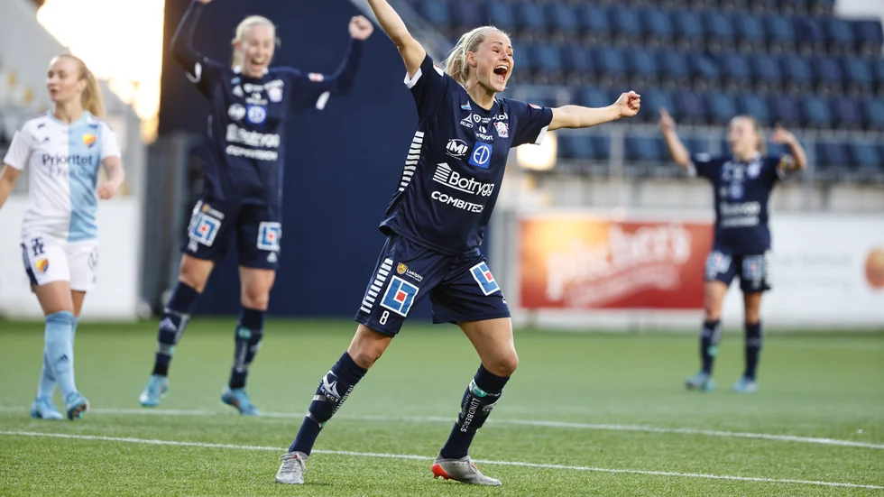 Johanna Svedberg fick under måndagen fira sitt första mål för LFC. 