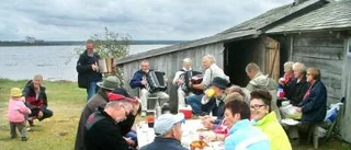 "Draksurfarna skrämmer bort fåglar och badande vid Kovik"