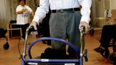 Anders Wernberg har varit med på gympan på Åkermanska i många år. Tack vare den och rollatorn har han inte blivit sittande, säger han.