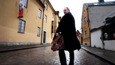 Söker nya utmaningar. Snart 58 år tyckte Lars Sjösvärd att det var dags att söka nya utmaningar. Om en dryg månad intar han Fornsalen, liksom det nyköpta huset i Gnisvärd, där arkeologen gärna gräver i trädgården.FOTO: HENRIK RADHE