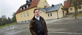 Han tar över  skolhuset