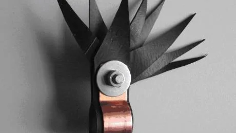 Mjuk farlighett, ring, design Benedictio Carling.