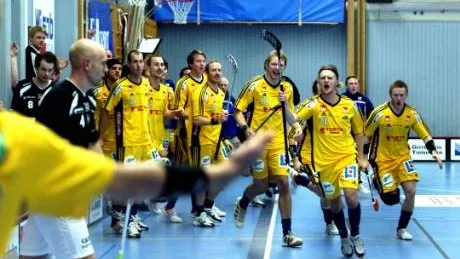 Glädje. Blir det som Visby IBK vill så får man anledning att jubla även i dagens hemmamatch mot Karlstad. Foto: TOBIAS WALLSTRÖM