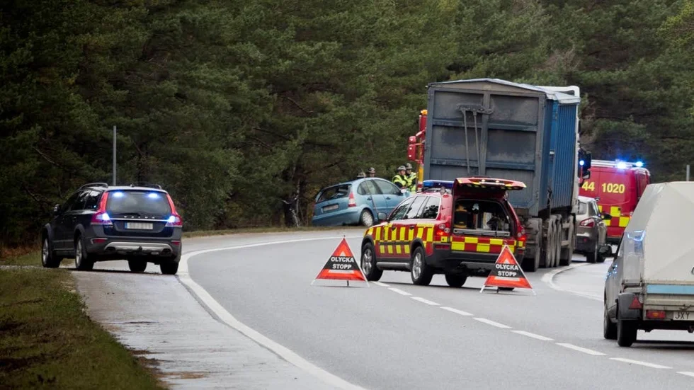 Flera personer skadades när två bilar krockade på länsväg 149 i höjd med Lullyhill.