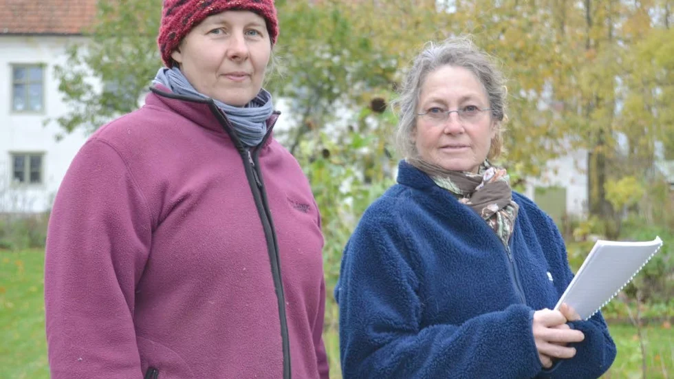 Petra Appelqvist och Ann Olsson har stora planer för trädgården.