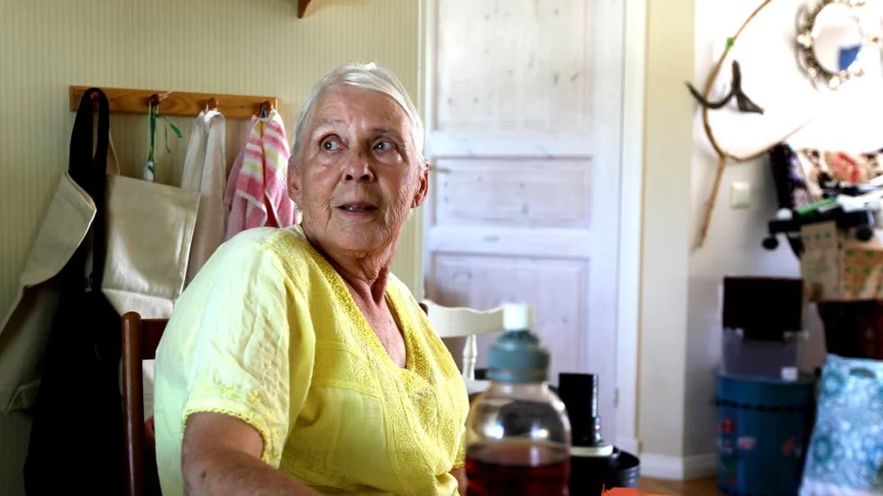 Skralt i kuvertet. Som ensamstående mamma blev det mycket deltidsarbete och vikariat för Inga-Karin Jakobsson. Det märktes när det orange kuvertet kom från Pensionsmyndigheten. "Det är väldigt sorgligt när man försökt slita i alla år", säger Inga-Karin.