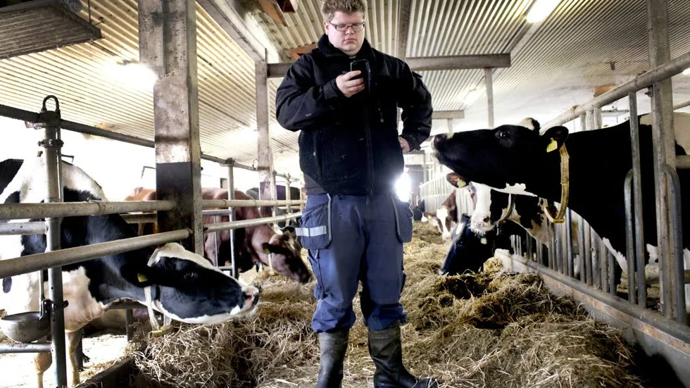 Mats Ekström följer mjölkbörserna världen över för att hålla koll på hur priserna skrivs för kommande månader.