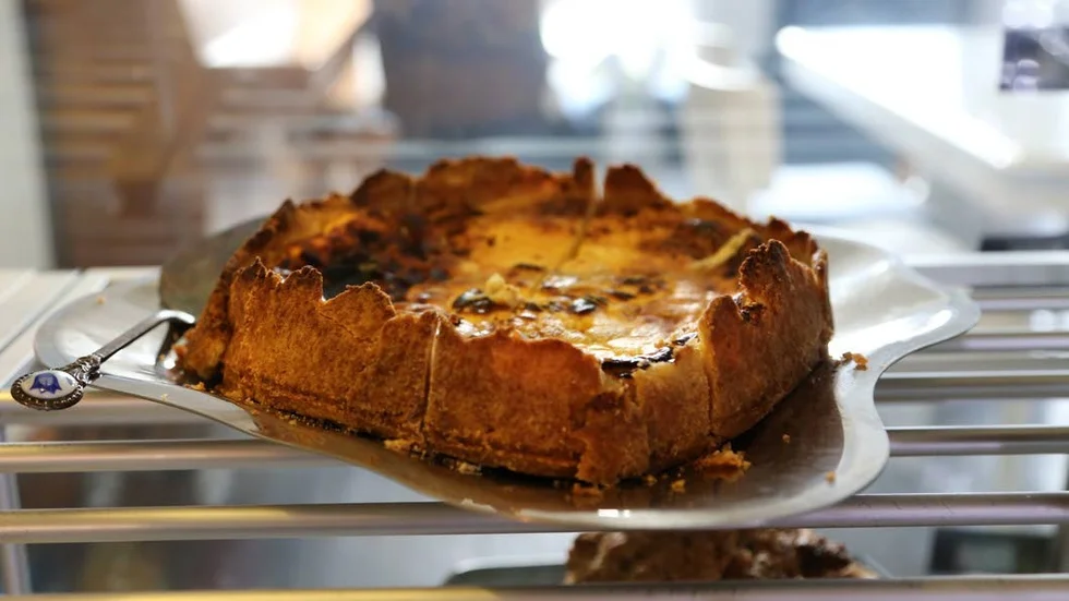 Det finns massor av ställen att välja på om du vill fika eller äta på den gotländska landsbygden.