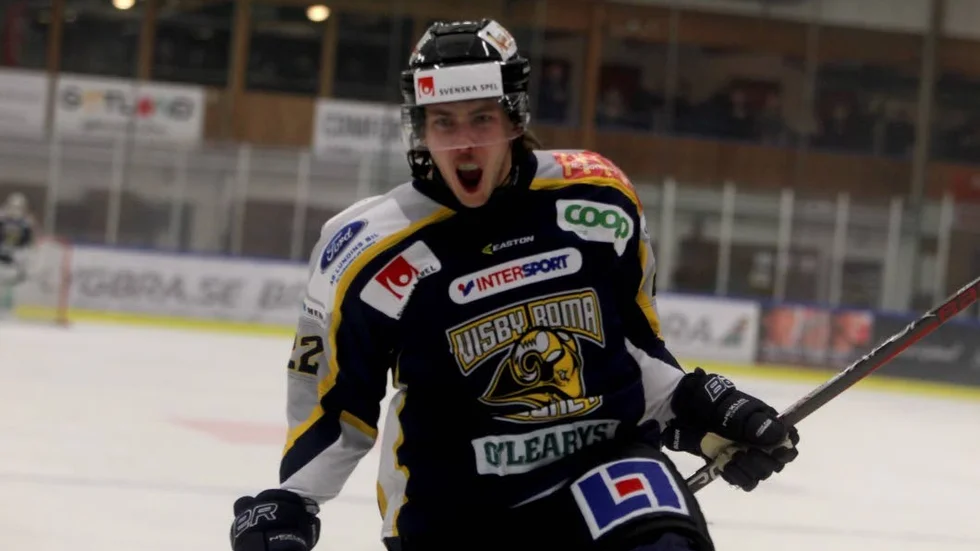 Femte raka. Gustav Hedin tryckte in 1–0 mot Hammarby och visade vägen. Visby Roma har vunnit nio av de tio matcher man gjort första målet.